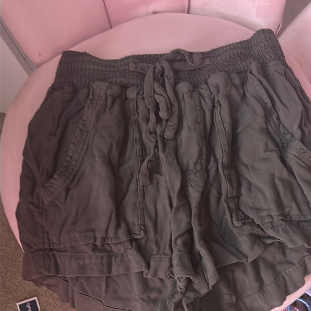 Green Cargo Shorts with Drawstring Waist and Relaxed Fit